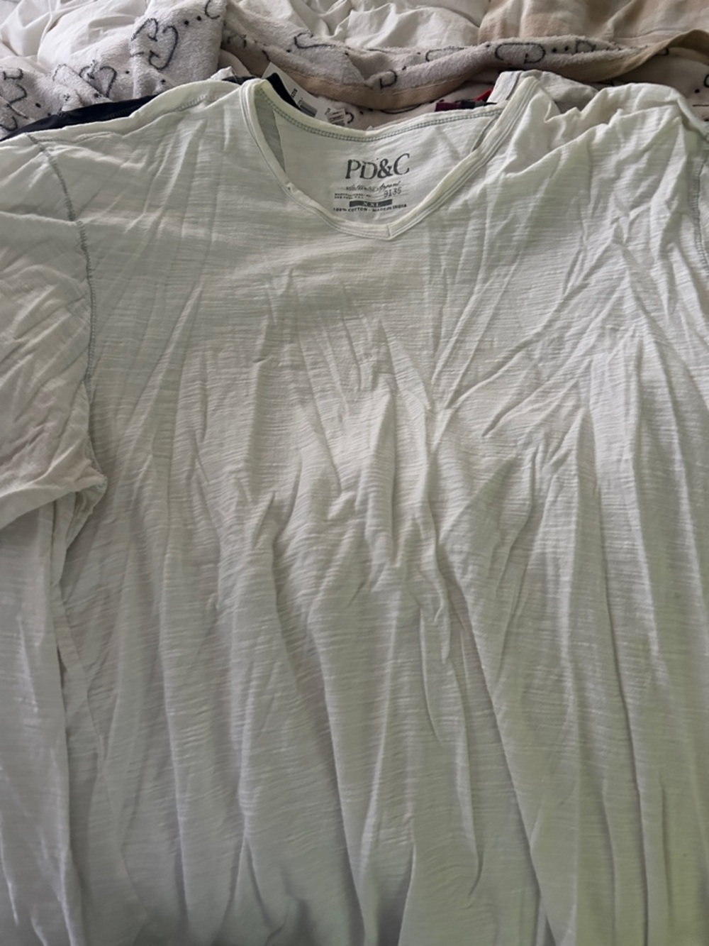 PD&C Men's Light White V-Neck Short Sleeve Tee
